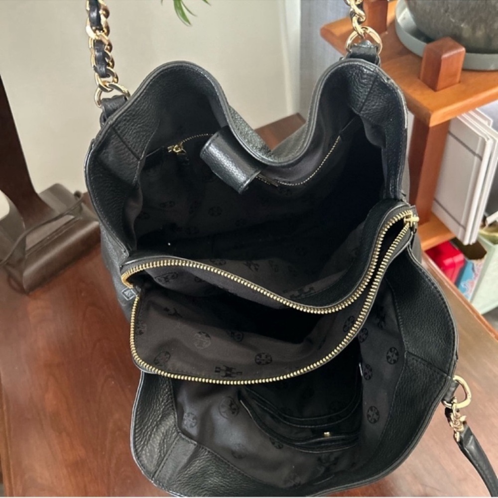 Tory Burch Black Leather Shoulder Bag with Gold Chain - Picture 12 of 12